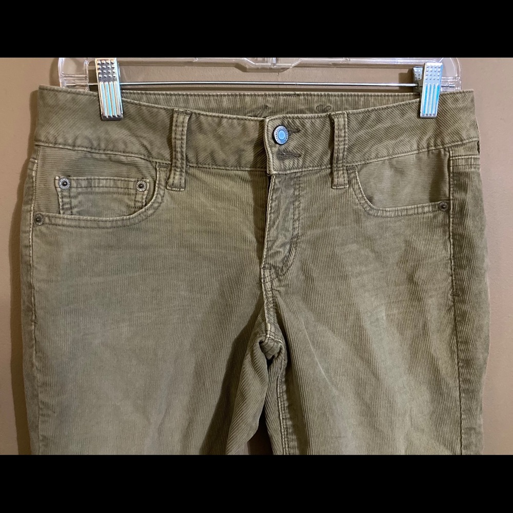 American Eagle Corduroy pants size 6 Regular